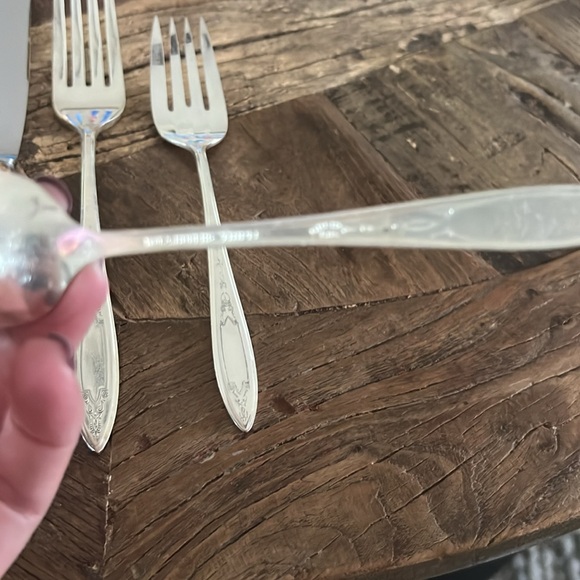 Vintage Oneida 5 pc Flatware set: - Picture 4 of 16